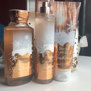 •final price• Bath and Body works snowflake set